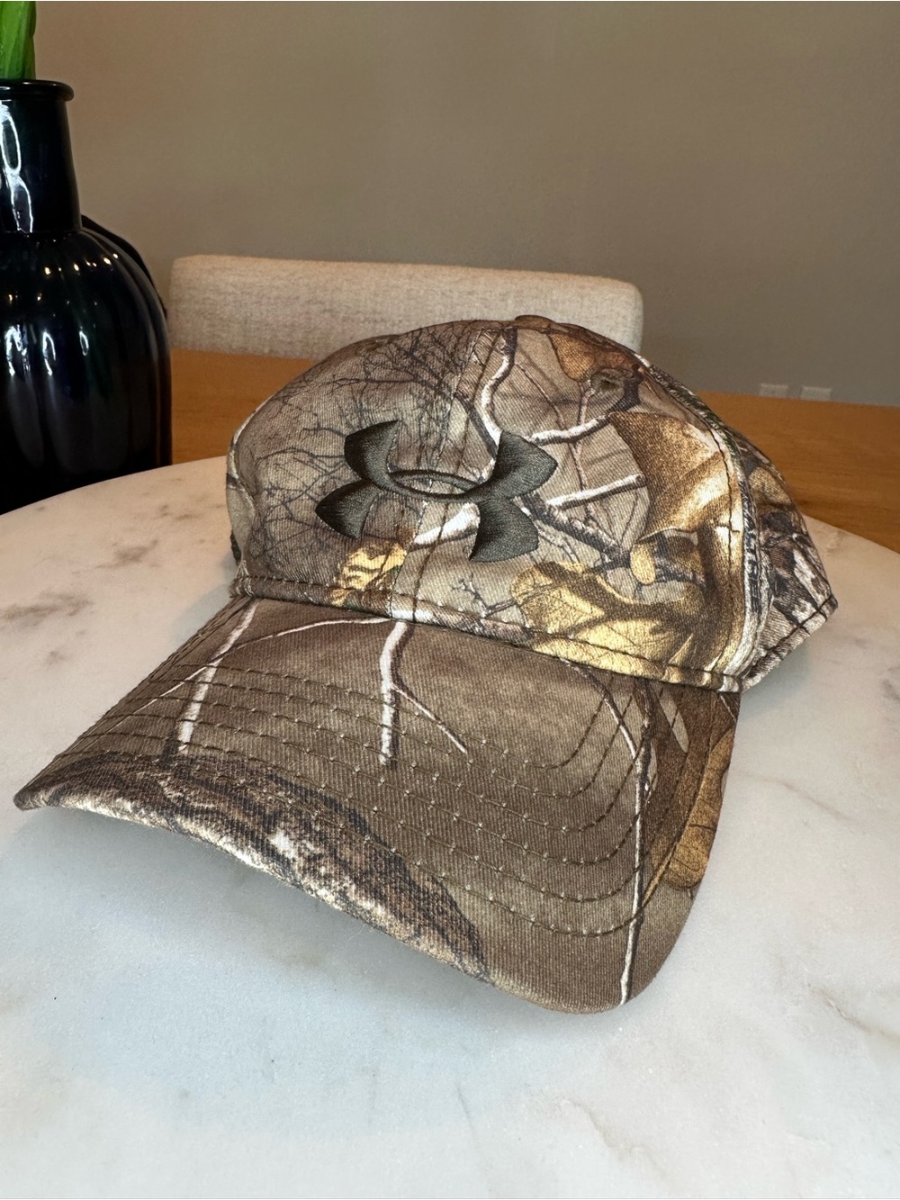 Cameo men’s hat under Armour like new